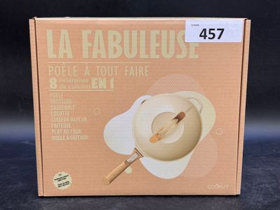 une boîte en carton sur laquelle est représenté un saladier et une spatule à l'intérieur