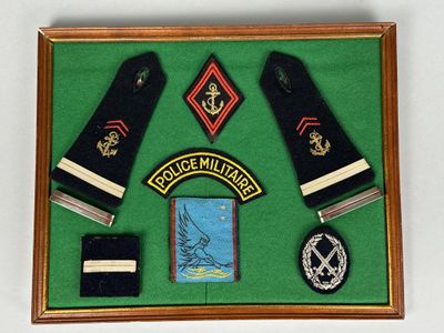 une photo d'une photo d'un uniforme militaire