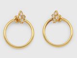 une paire de boucles d'oreilles en or et diamants