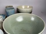many different bowls and bowls sitting on a table