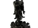 statue représentant un homme tenant une bouteille dans chaque main