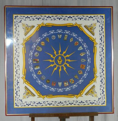 une photo d'une photo d'une horloge bleue et jaune