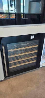 UNE PETITE CAVE A VIN BRANDT MODELE JCF92 CAPACITE 30 BOUTEI… - Photo 1