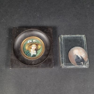 une photo d'une photo représentant une femme coiffée d'un chapeau et une photo d'une femme coiffée d'un chapeau