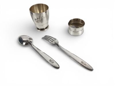 Coffret de naissance en argent comprenant : Une timbale, un … - Photo 1