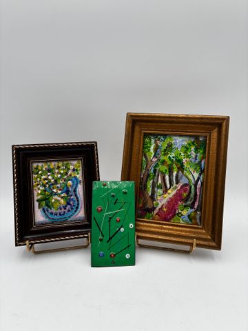 Suite de 3 émaux « le chemin en forêt, bouquet de fleur et abstra...