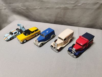 BOX FORD GT40 "Gulf" bleu ciel avec bande orange N° 10.