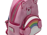 un sac à dos rose avec un ours sur le devant et un arc-en-ciel dans le dos