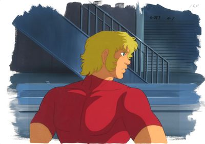 une photo d'un homme en chemise rouge debout devant un escalier