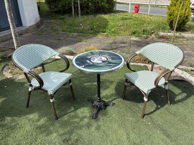 1 table de bistro parisien à pied tripode en fonte de couleu…