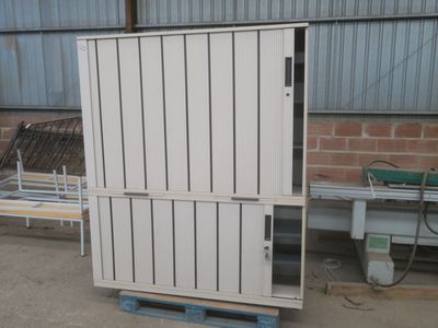 Armoire coulissante beige 2 portes à 1 main avec clé 160x40x… - Photo 1