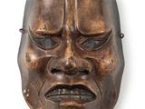 une image d'un masque en bois sur fond blanc