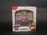 La boîte est ouverte pour montrer les deux figurines de Pokémon qu'elle contient.