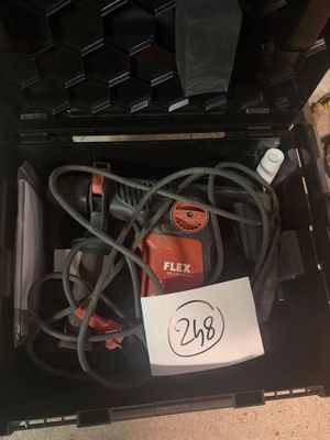 une boîte qui contient beaucoup de fils