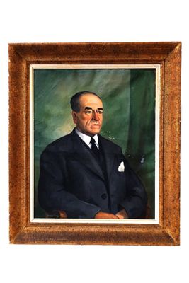 portrait d'un homme en costume-cravate, une pipe à la bouche