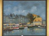 une peinture de bateaux dans un port avec des bâtiments à l'arrière-plan
