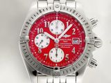 un gros plan d'une montre-bracelet au cadran rouge