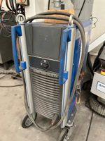 un poste à souder semi-automatique CLOOS OINEO type TrancPul…