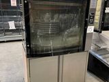 une image d'un four commercial dans un entrepôt