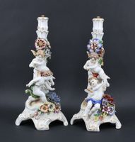 Paire de flambeaux en porcelaine polychrome de style rococo …