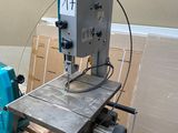 a machine that is sitting on a table in a room