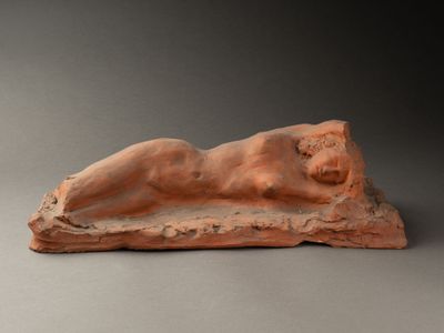 Ecole MODERNE - M. COUPES. Nu allongé Epreuve en terre cuite…