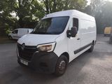 la photo d'une camionnette blanche garée sur un parking