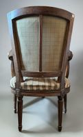 Fauteuil cabriolet en bois mouluré, à dossier médaillon, rep… (photo 4)