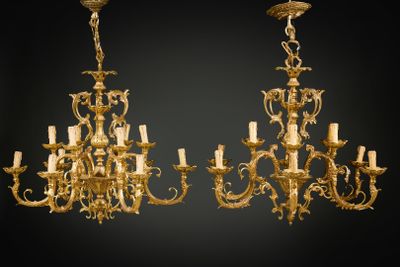 une grande paire de lustres français en filigrané du XIXe siècle