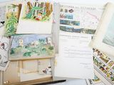 une pile de vieux livres illustrés de photos et de dessins