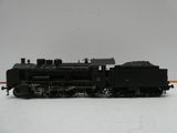 un train noir sur un fond blanc, avec une ligne rouge