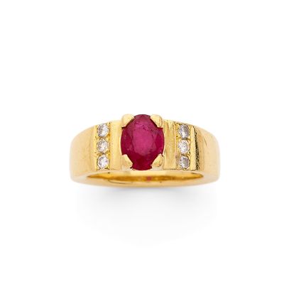 une bague en rubis et diamants
