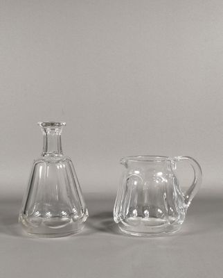 paire de vases en verre transparent munis d'un bouchon en verre sur le dessus