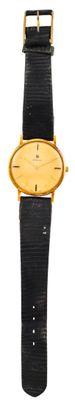 une image d'une montre en gros plan sur fond blanc