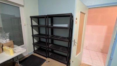 Lot de chariots et étagères comprenant : - Photo 1