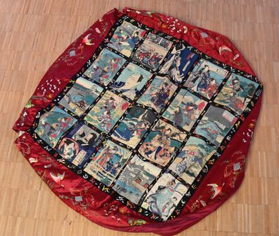 Asie, début XXe Dessus de table à décor d'estampes japonaise…