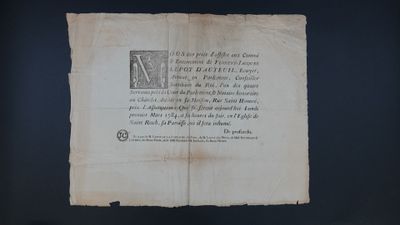 un vieux papier sur lequel figure la photo d'un homme