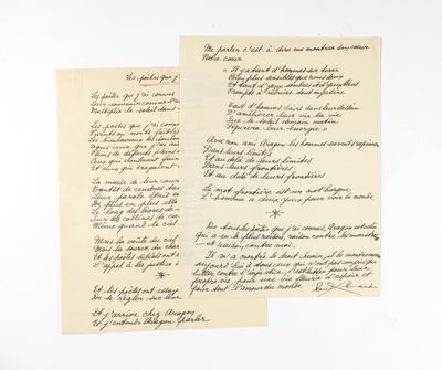 deux lettres écrites en français sur un bout de papier