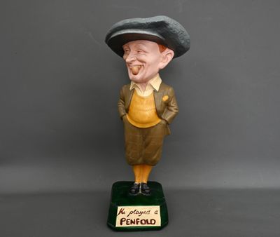 He played a penfold. Sujet en plâtre et composition représen…