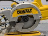 the dewt circular saw is being used to cut a piece of wood
