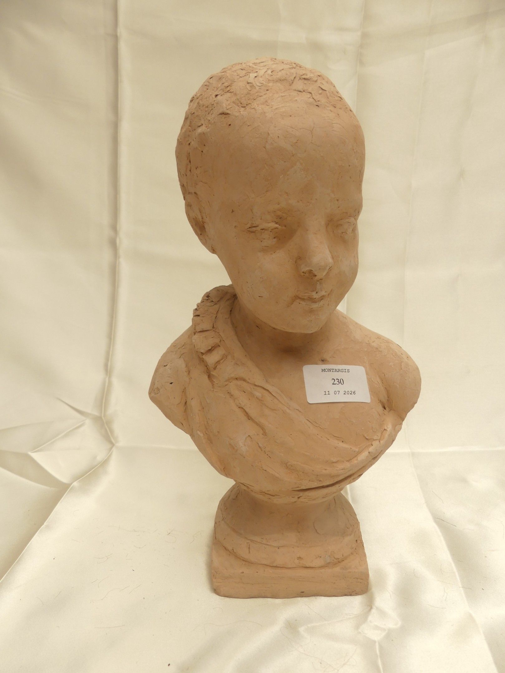 J.CLEMENSON Buste d'Enfant de Germain PILLON Signé et daté au dos 1924 H. : 29 cm L. : 16 cm P. : 10 cm Accident à la...