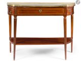 une table en bois avec un plateau en verre et une étagère en dessous