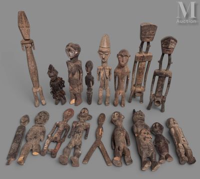 une image représentant un groupe de figurines en bois posées sur une table
