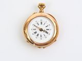 Montre de poche avec chiffres romains et chiffres romains sur le cadran