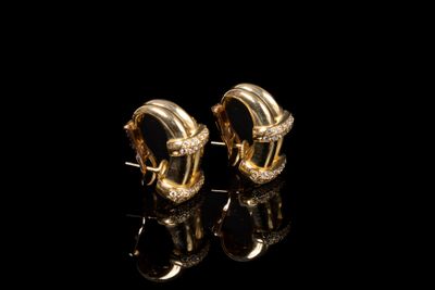 Paire de boucles d'oreilles en or jaune 18K (750/1000) de forme bombée - Photo 1