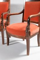 Suite de trois fauteuils en acajou et placage d'acajou à déc… (photo 2)