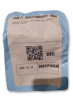 un gros plan sur une feuille de papier sur laquelle figure un code QR