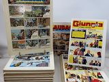 une pile de bandes dessinées est empilée les unes sur les autres