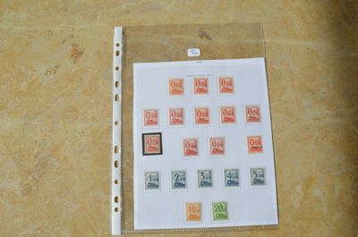 une photo d'une photo d'une feuille de papier sur laquelle figurent des timbres