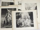 plusieurs photos en noir et blanc représentant un groupe de personnes sur une croix